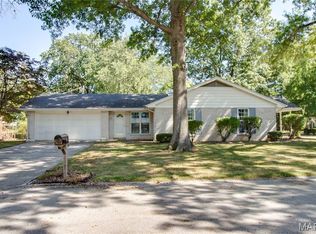 1012 Richard Dr, Godfrey, IL 62035