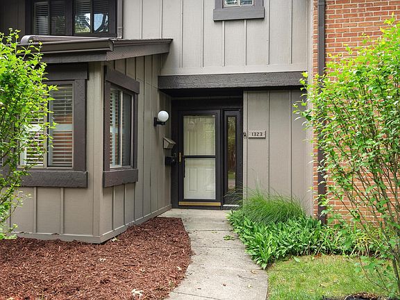 2nd image of 1323 Huntsman Ln #132