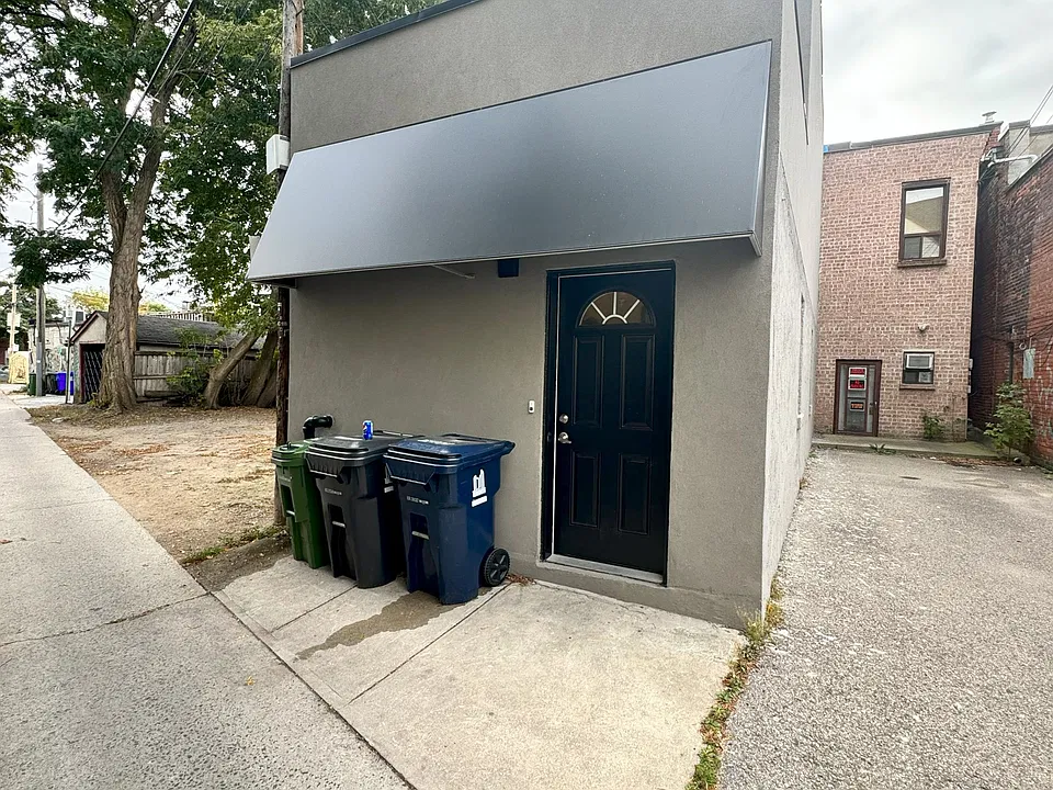 3100 Dundas St W #2
