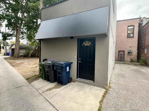 3100 Dundas St W #2, Toronto, ON M6P 1Z8