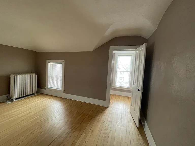 375 Dunn St — Photo 5