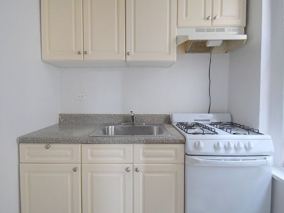 Noonan Towers - Kitchen - 939-040