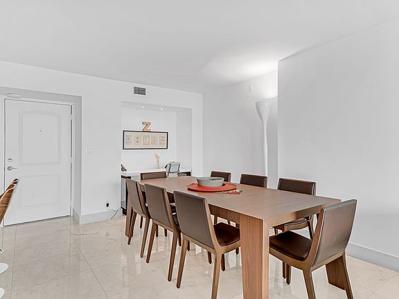 5th image of 100 Bayview Dr APT 2005