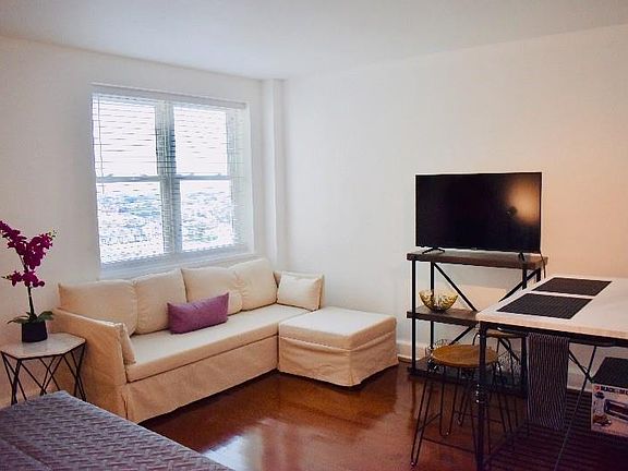 4th image of 1205 Saint Charles Ave APT 1108
