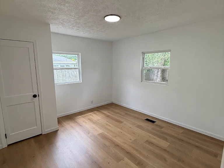 608 Schuyler Dr — Photo 9