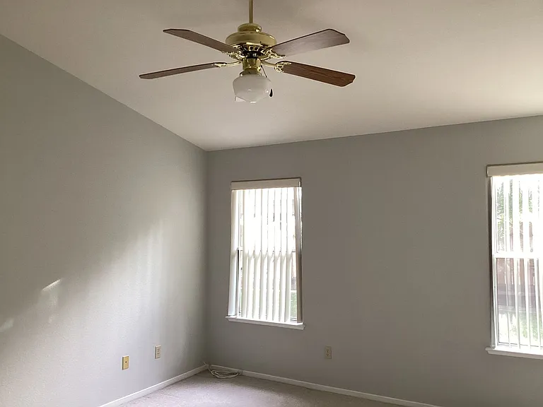 4521 Glimmer Ln — Photo 13