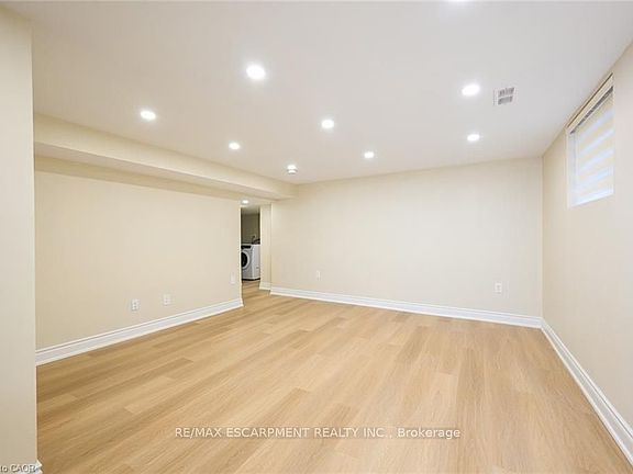 5th image of 347 York Rd #2