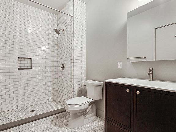 5th image of 111 W Broughton St Unit 2D
