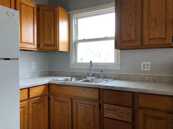 213 W 3rd St, West Liberty, IA 52776