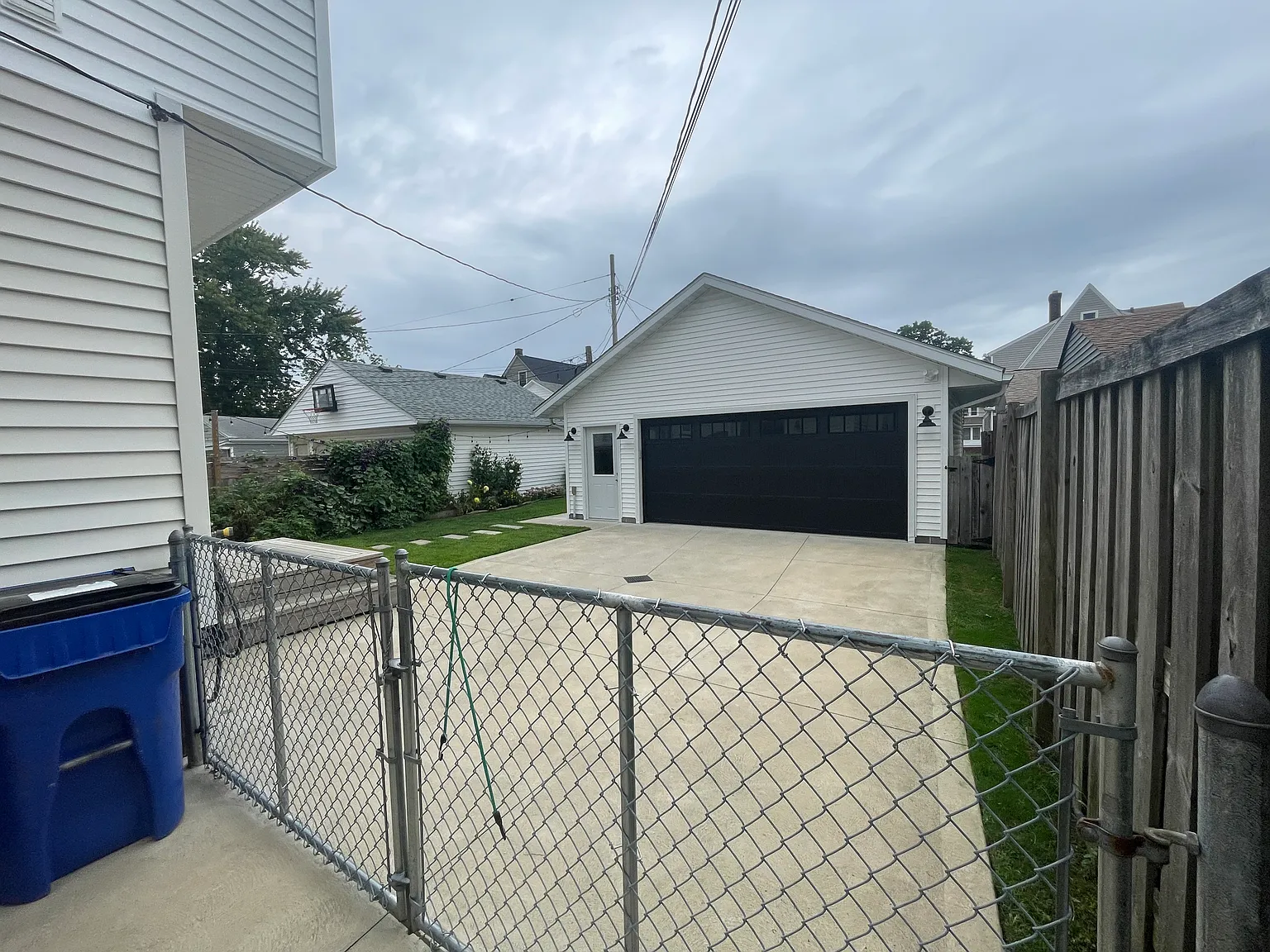 4 bed, 1.5 bath, 1369 sqft, $2,700 — Photo 3