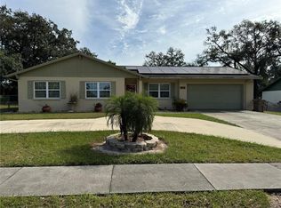 529 Carriage Hills Dr, Temple Terrace, FL 33617