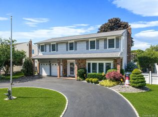 27 Jasmine Lane, Kings Park, NY 11754