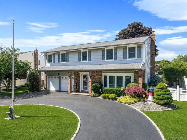 27 Jasmine Lane, Kings Park, NY 11754