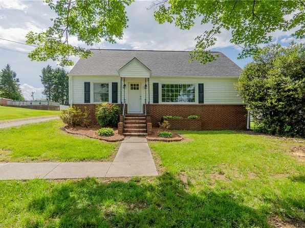 116 Dogwood Dr, Mount Airy, NC 27030