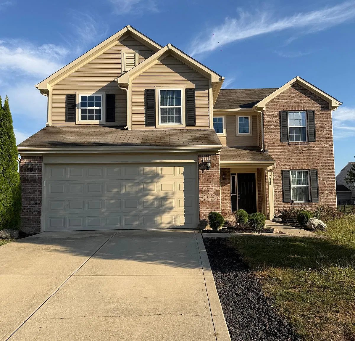 4 bed, 2.5 bath, 2220 sqft, $2,200 — Photo 1