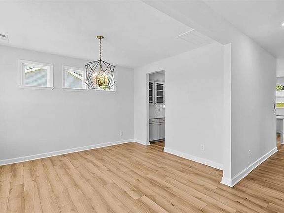 3rd image of 707 Cinnamon Hill Dr