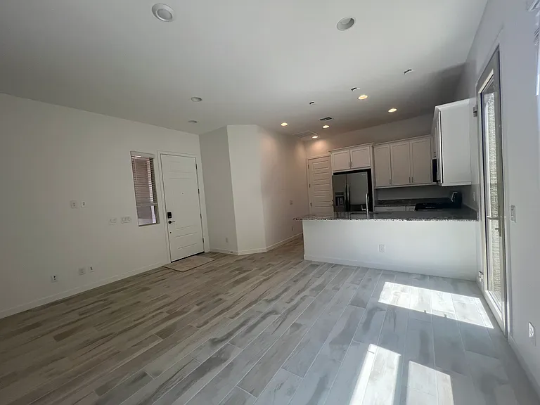 20119 W Pinchot Dr — Photo 6