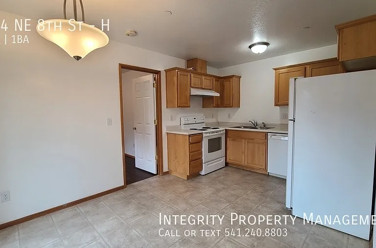 704 NE 8th St #H — Photo 6