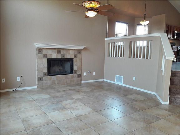 5th image of 704 Portillo Dr