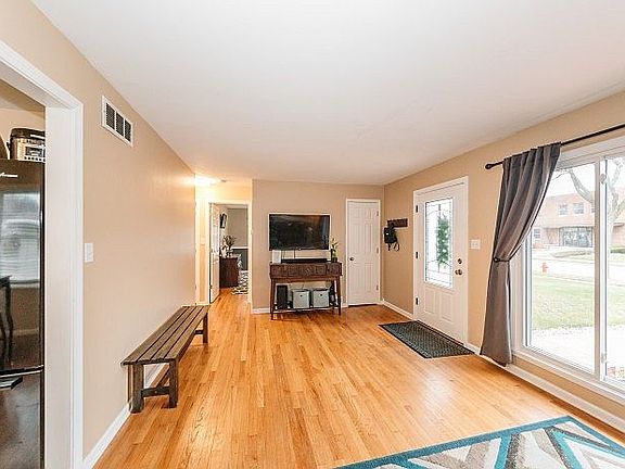 4th image of 5046 N Lydell Ave