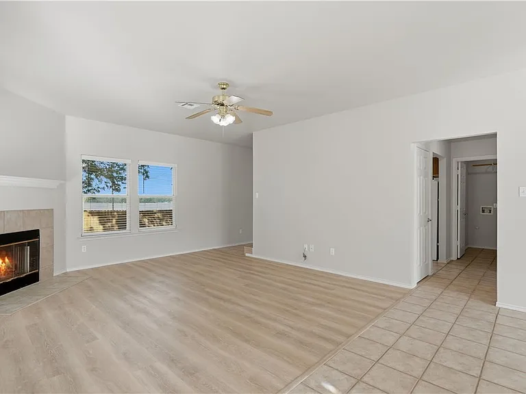 821 Benning — Photo 10
