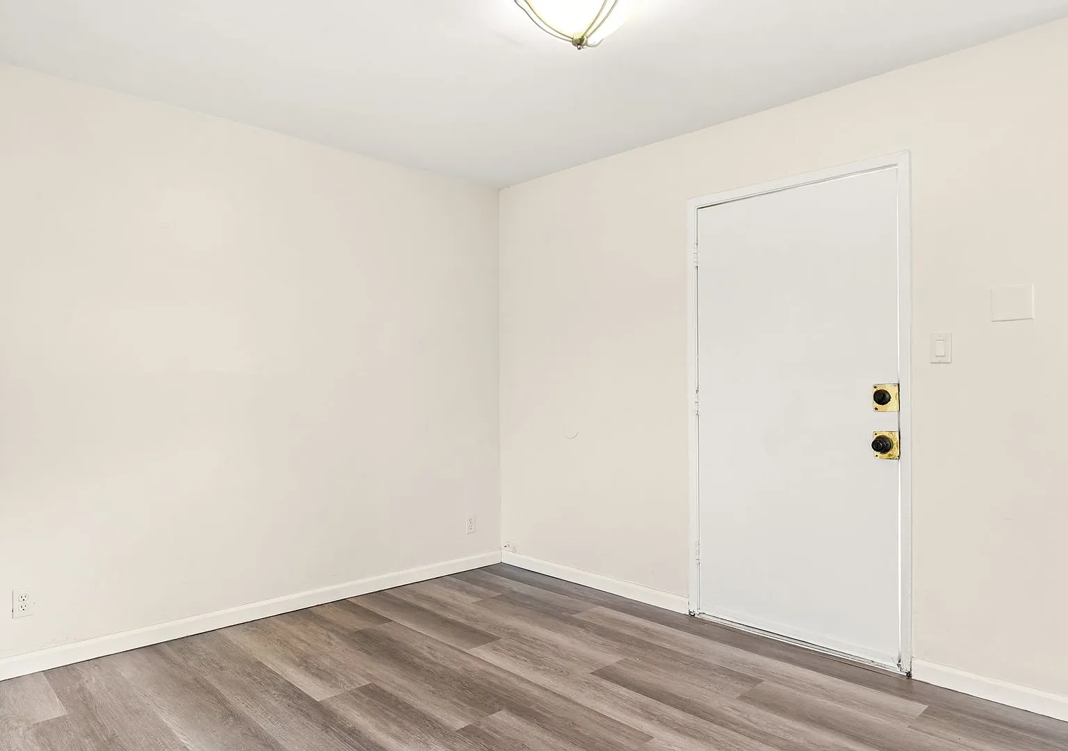 Move-In Ready: Secure 3BR Oakland Apartment with Paid Utilities — Photo 4