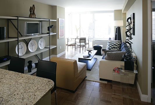 2nd image of 124 W 31st St
