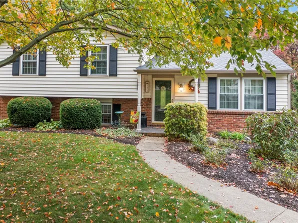 121 Oakhaven Dr, Freedom, PA 15042