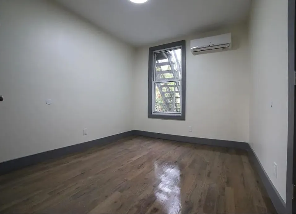 3 bed, 1000 sqft, $2,800 — Photo 4