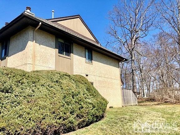 2nd image of 262 Hampshire Dr