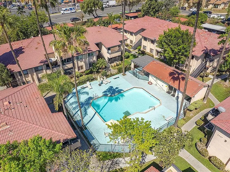 871 W San Ysidro Blvd W #1 — Photo 4