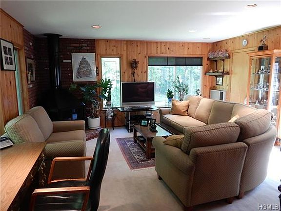 2nd image of 2 Ivy Cir