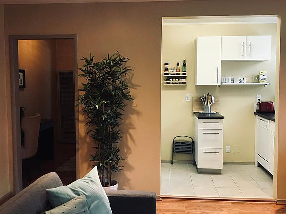 4th image of 745 Cowper St #3