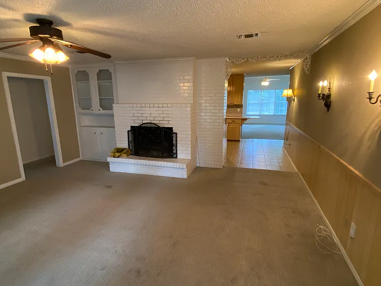 Living Room #4 (17'x16')