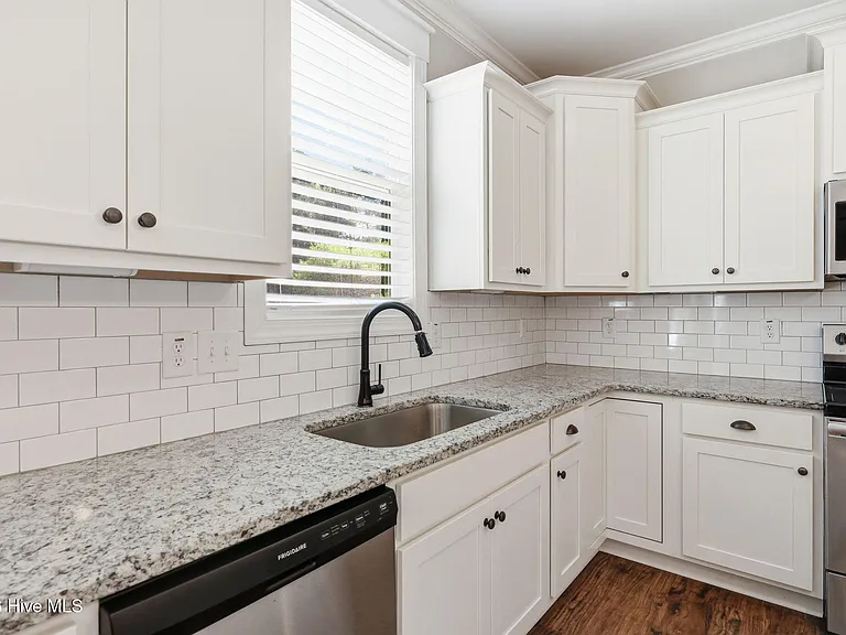 318 Dunston Rd — Photo 24