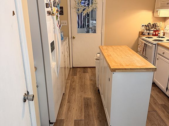 3rd image of 6632 Suga Cir
