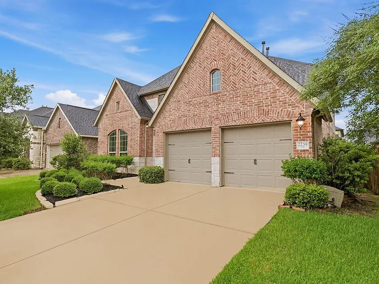 2239 Falcon Brook Dr — Photo 1