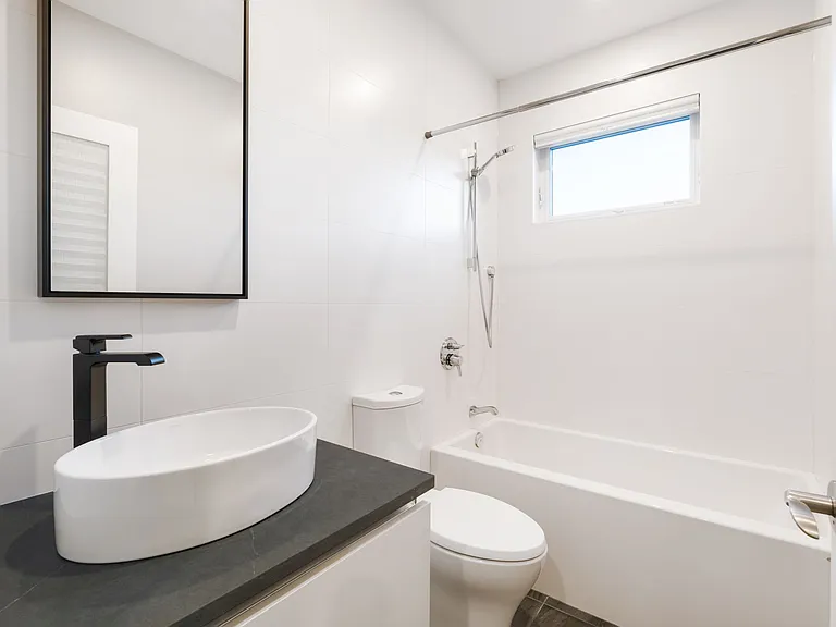 260 Wellington Cres #11 — Photo 27
