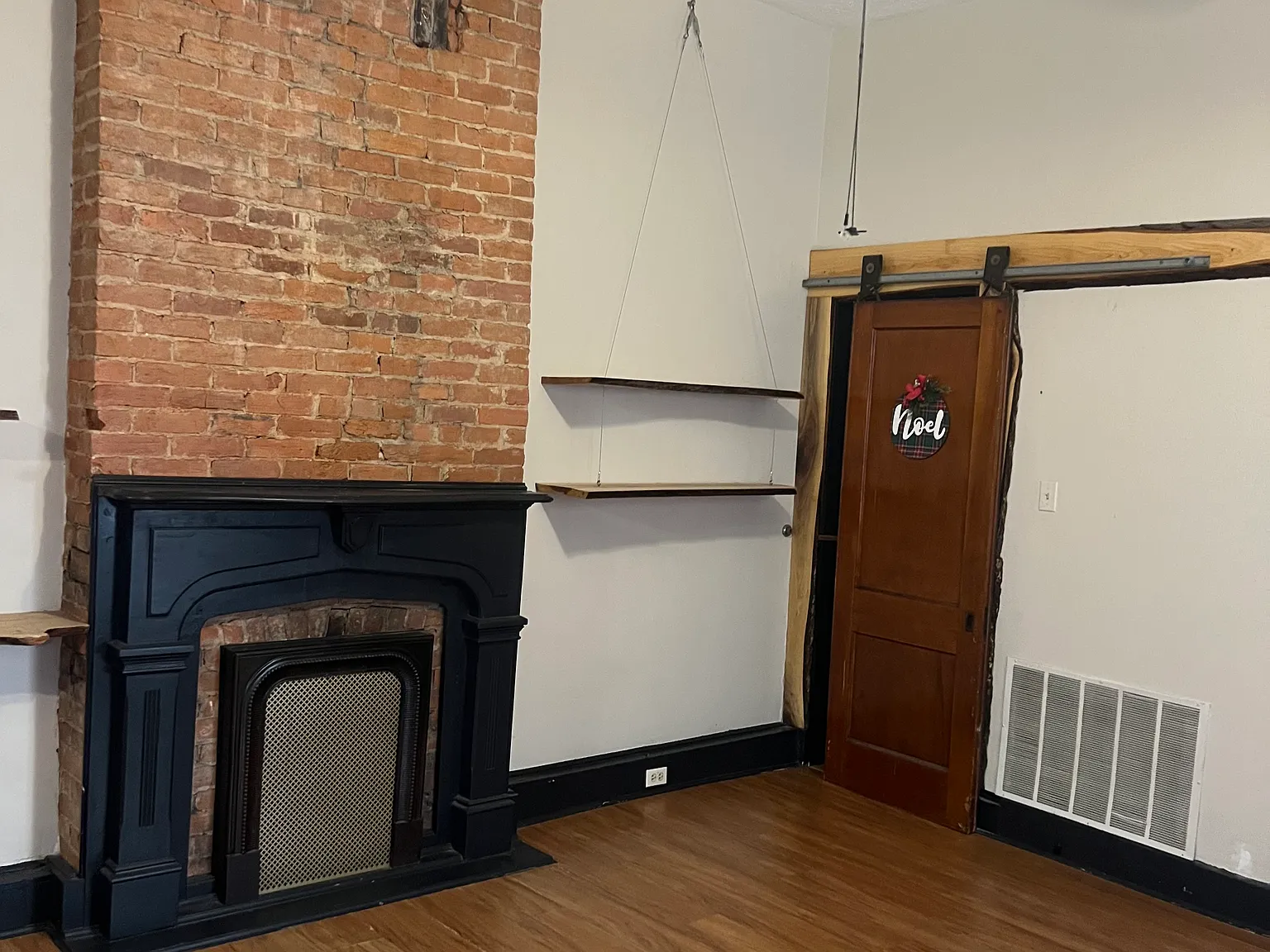 2 bed, 1000 sqft, $1,700 — Photo 3