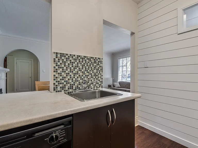 935 Jervis St — Photo 44