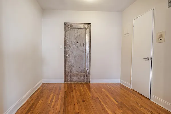 Rented by Metropolitan Equities | media 6