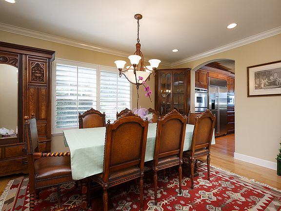 5th image of 331 N Granados Ave