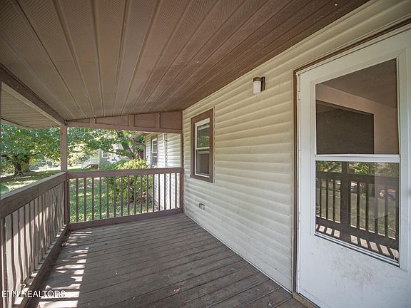 4th image of 1603 Willoughby Rd