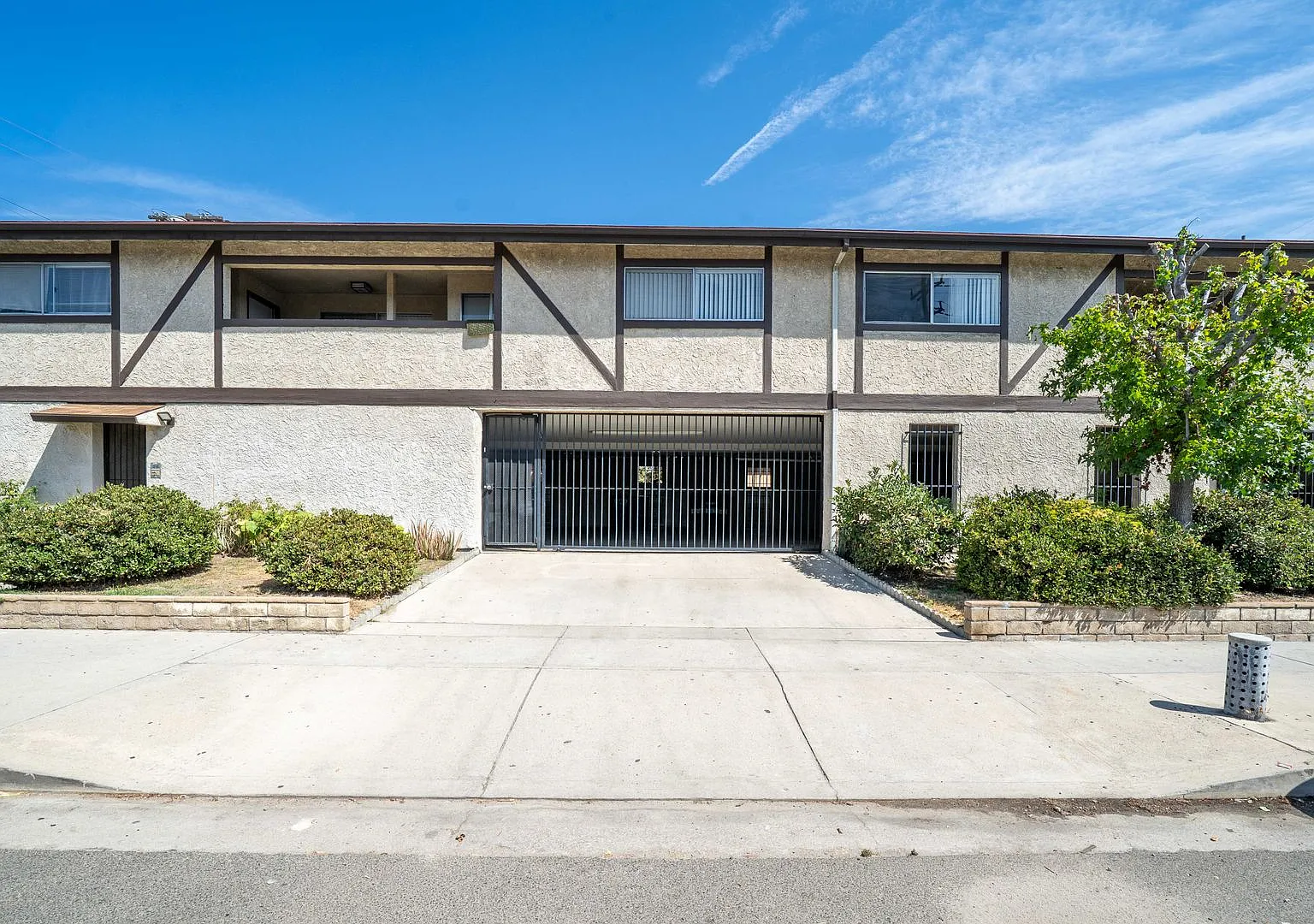 Bright 1 Bedroom Apartment Near NoHo Arts District — Photo 1