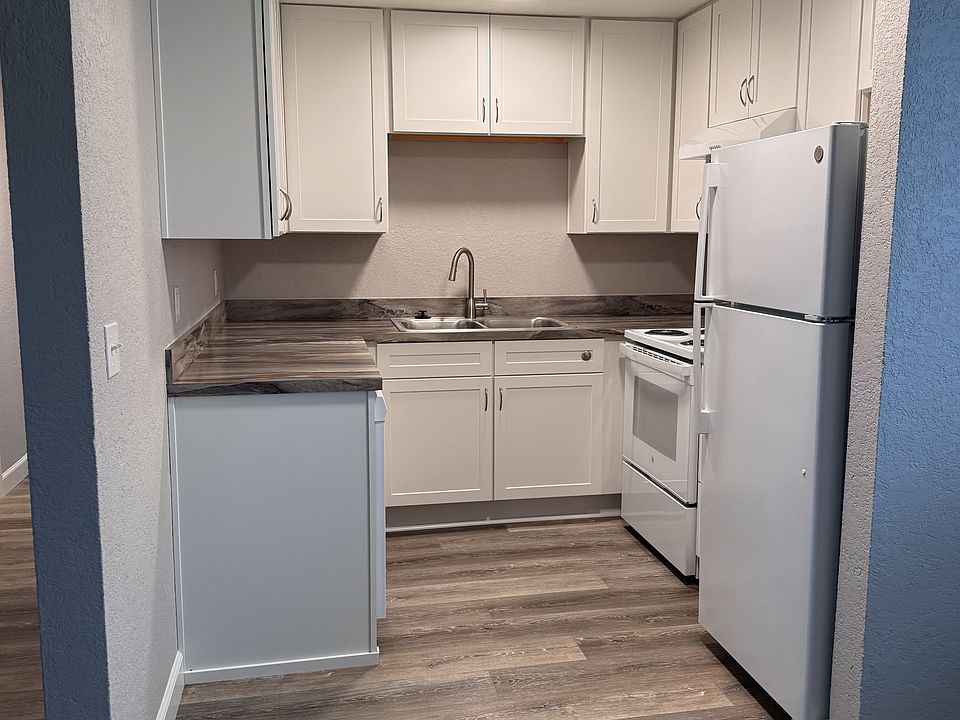 1st image of 2541 NE Stephens St APT 8