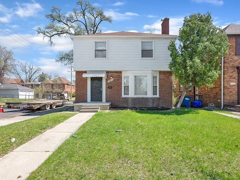 17214 Kentucky St — Photo 2