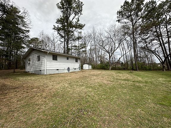 3rd image of 727 Wilkins Ct