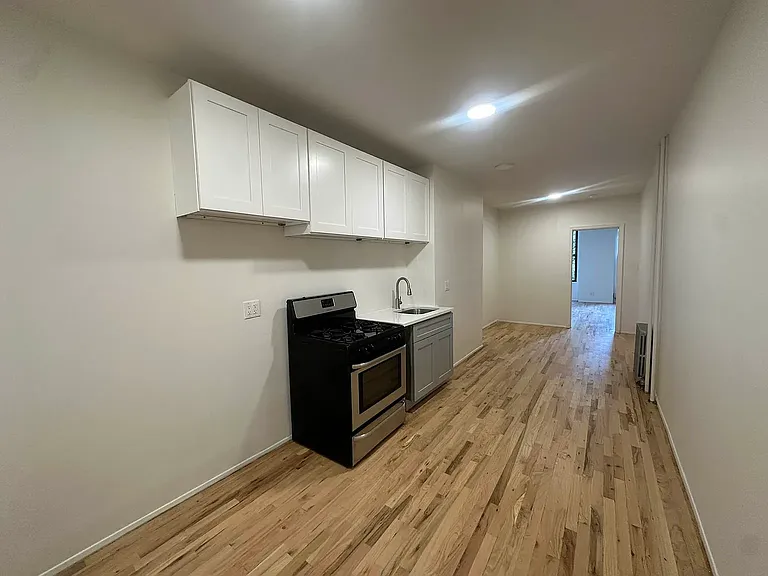 373 13th St #2R — Photo 5