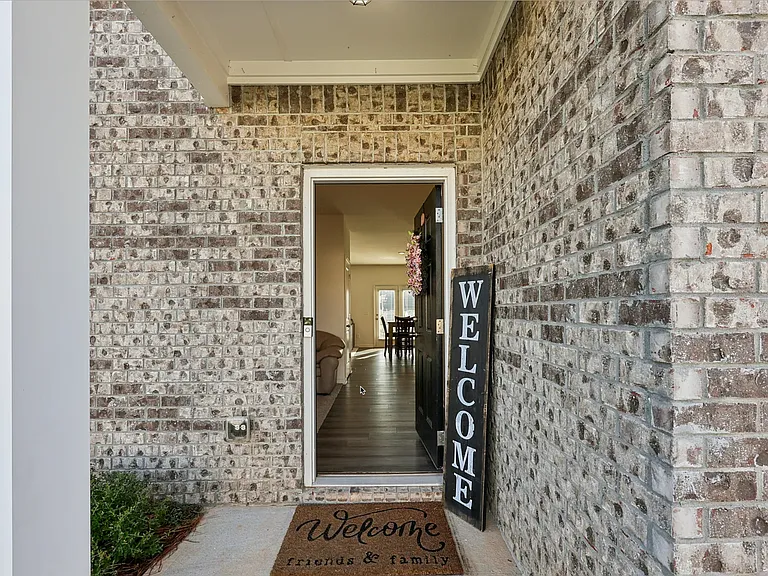 415 Knightsbridge Ln — Photo 2