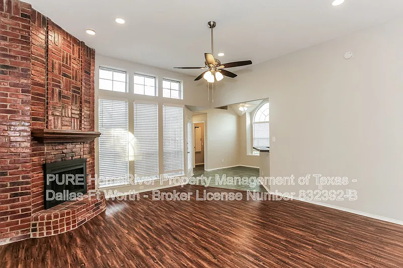 3 bed, 2.0 bath, 2091 sqft, $2,395 — Photo 2